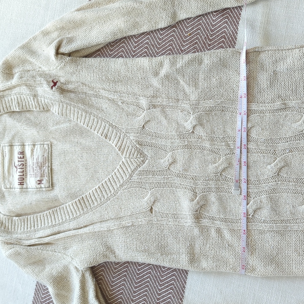 Hollister Women's Light Beige Cable Knit V-Neck Sweater - Picture 7 of 7